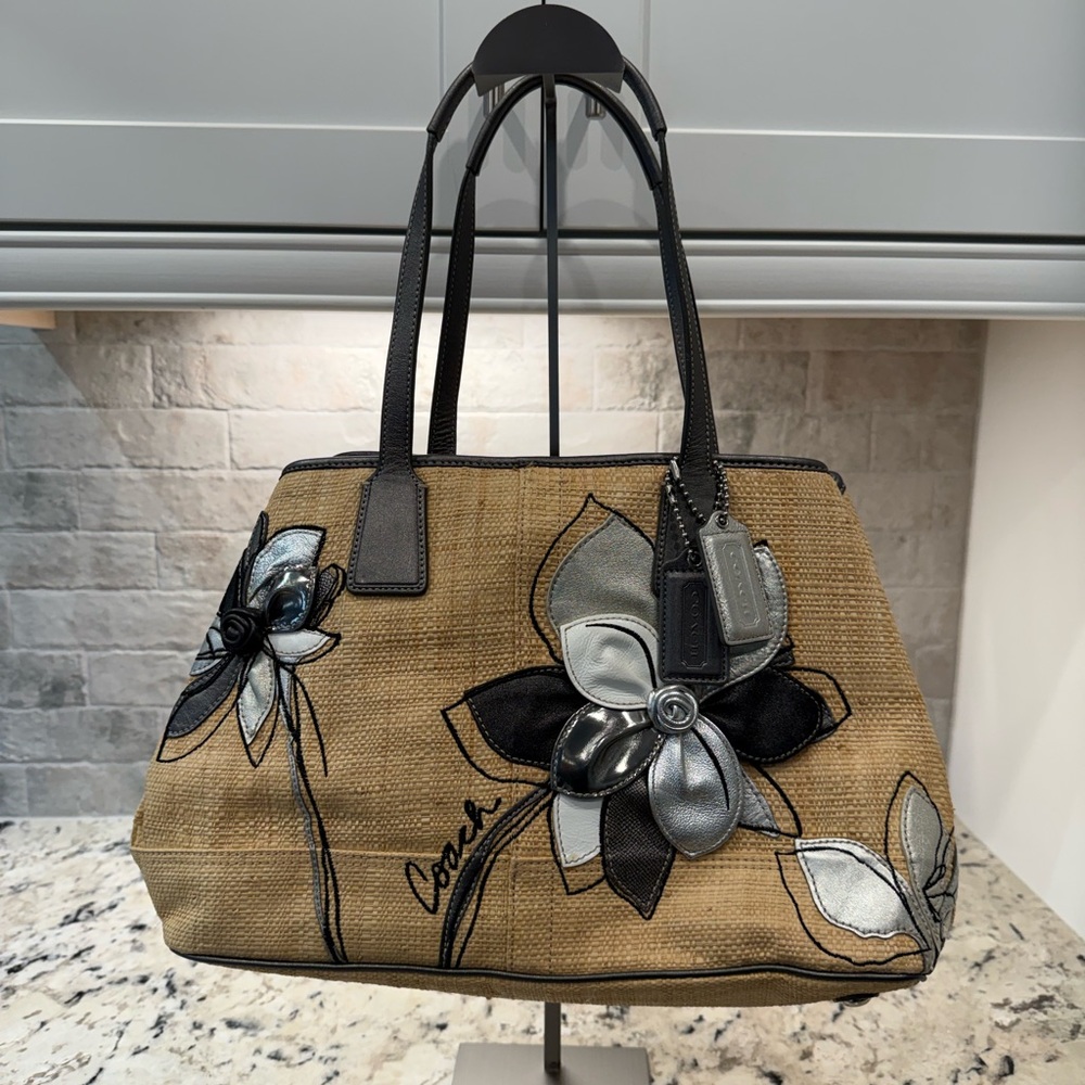 Coach Like New 10th Anniversary Hampton w/Kisslock & Special Hangtag